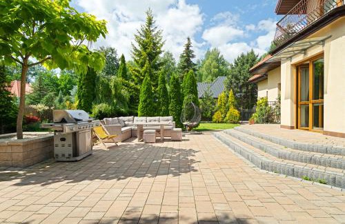 Kobylka Villa | Dom Wakacyjny pod Warszawą z Ogrodem i Grillem