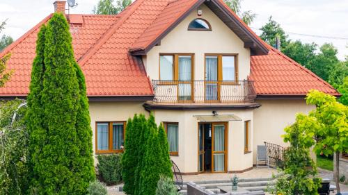 Kobylka Villa | Dom Wakacyjny pod Warszawą z Ogrodem i Grillem