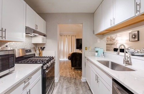 McNeil House | Domain Hidden Gem ATX W/Fireplace 2 BR/2BA