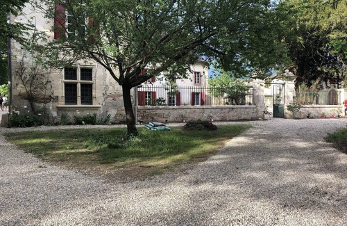 Beaupuy House | Domain surrounded by a large park with outdoor pool 80km from Bordeaux