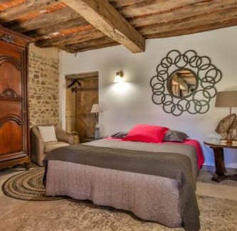 Ouches House | Domaine d'AROMM - Chambres d'hotes & gites - Piscine, Etangs & Animaux - Au calme