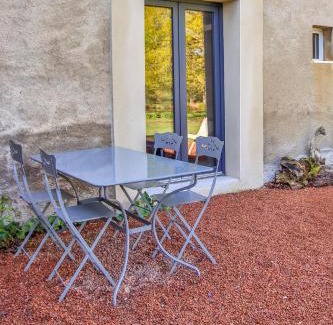 Ouches House | Domaine d'AROMM - Chambres d'hotes & gites - Piscine, Etangs & Animaux - Au calme