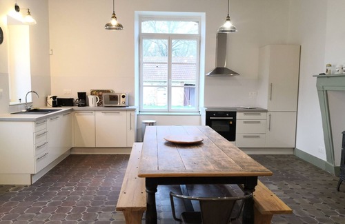 Cosne-Cours-sur-Loire Cottage | Domaine de l'Île: Historic house with pool and Wi-Fi