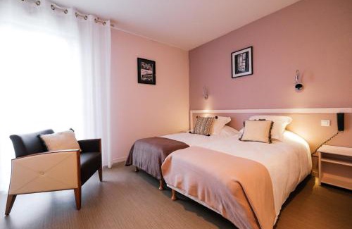 Saint-Etienne-de-Tulmont Hotel | Domaine de Pousiniès