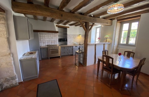 Villaines-les-Prevotes House | Domaine Les Hauts Pres 4/Propriété de Charme au Pied des Vignes