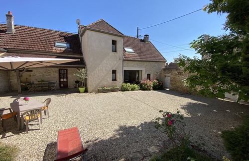 Villaines-les-Prevotes House | Domaine Les Hauts Pres 4/Propriété de Charme au Pied des Vignes