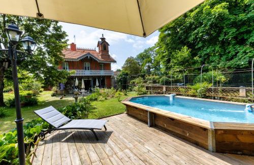 Besset House | Domaine La Belle Histoire - Gîte côté jardin