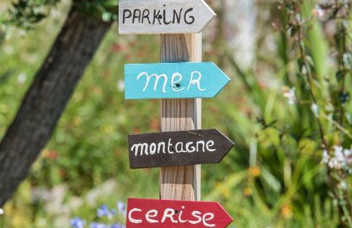Saint-Genis Apartment | Domaine Pedra Llampada Gîte Cerise