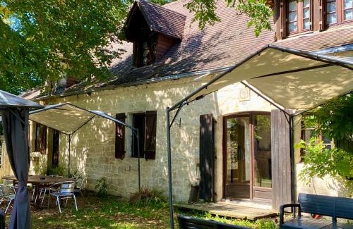 Les Quatre-Routes-du-Lot Bed & Breakfast | Domaine VALENQUERCY