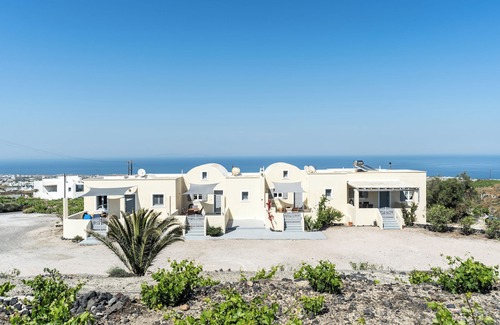 Santorini Apartment | Dome Superior Apartment with Vineyard & Sea View - Split Level