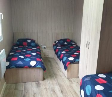 Grodzisk Mazowiecki House | Domek Kontenerowy N4 - 5 osobowy 2 pokoje kuchnia łazienka - NoclegiGrodziskPL 792-535-535