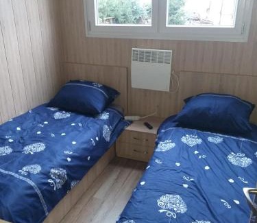 Grodzisk Mazowiecki House | Domek Kontenerowy N4 - 5 osobowy 2 pokoje kuchnia łazienka - NoclegiGrodziskPL 792-535-535