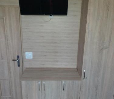 Grodzisk Mazowiecki House | Domek Kontenerowy N4 - 5 osobowy 2 pokoje kuchnia łazienka - NoclegiGrodziskPL 792-535-535