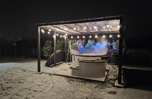 Lipowa House | Domek na wyłączność ,bania z jacuzzi. Pobyt góry, jezioro, las.