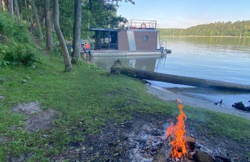 Ruciane-Nida Boat Rental | Domek pływający HouseBoat 4U