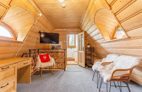 Bukowina Tatrzanska Ski Chalet | Domek SIUSTER z widokiem na góry - doskonała lokalizacja, niedaleko Term Bukovina!