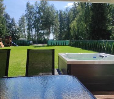 Pisz House | Domek z jacuzzi,kajaki i rowery,sauna -Malinowy Reset