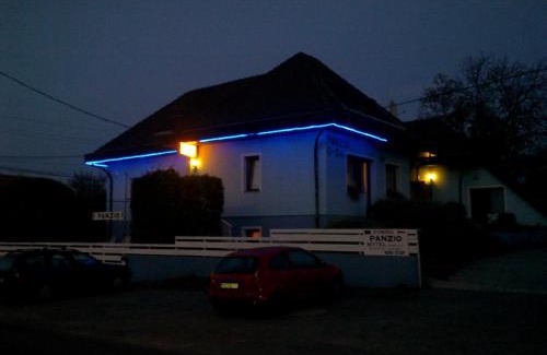 Szekesfehervar Bed & Breakfast | Domino Panzió