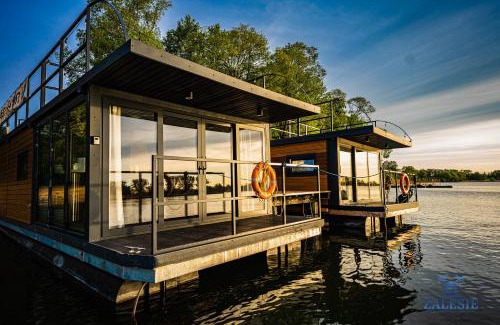Chełmza Apartment | Domki na wodzie - Houseboats Zalesie with sauna