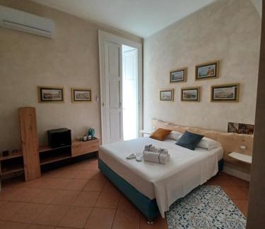 Naples City Centre Bed & Breakfast | Domus Duomo B&B Napoli