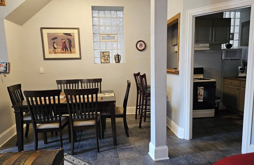 Grand Boulevard Apartment | Don't miss out on this one! No cleaning fee.nIdeal for McCormick Cntr and U of C