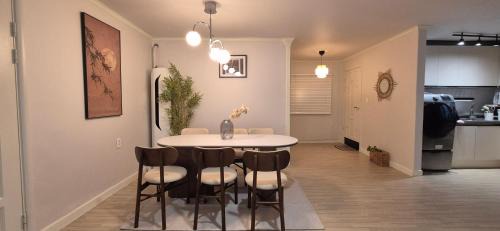 Sungin-dong Apartment | Dongmyo Zen House 3BR for 9 Guests