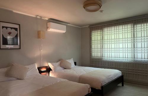 Sungin-dong Apartment | Dongmyo Zen House 3BR for 9 Guests
