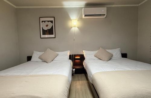 Sungin-dong Apartment | Dongmyo Zen House 3BR for 9 Guests