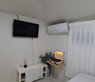 Chungmu House | Dongpirang Private Pension #jungangmarket #petfriendly