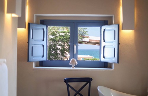 Capitolo Villa | Donna Lucia Romantic Villa w/jacuzzi Sea Front