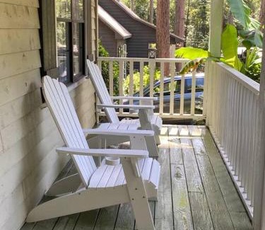 Daphne House | Donna’s Charm: 3 BR/king-suite/pools/golf