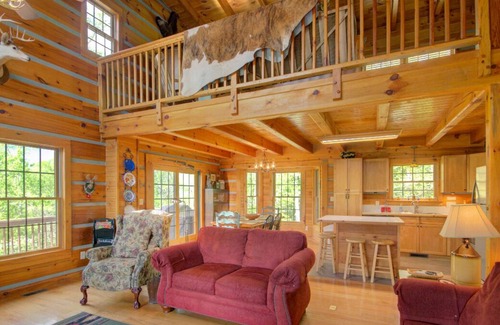 Marshall House | Doolittle Mountain Cabin River View w/Free Biltmore Pass and more