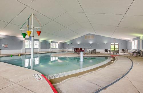Egg Harbor House | Door County Townhome Pool Access, 1 Mi to Beach!