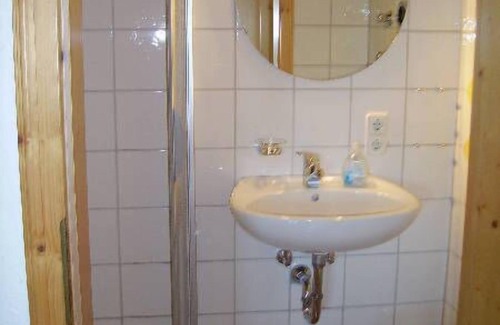 Koenigsfeld im Schwarzwald Apartment | Doppelzimmer mit Dusche und WC