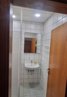 Fernwald House | Doppelbett - Gästezimmer - No 40 - 11min von Gießen 8,4km in Fernwald-Steinbach