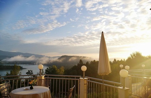 Finkenstein am Faaker See House | Doppelzimmer Südseite Balkon - Grüner Heinrich - Bett & Frühstück