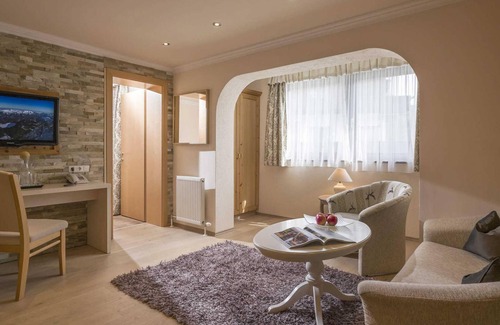 Pertisau Cottage | Doppelzimmer mit Dusche, WC und Balkon - Café-pension Erika