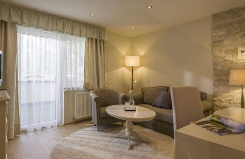 Pertisau Cottage | Doppelzimmer mit Dusche, WC und Balkon - Café-pension Erika