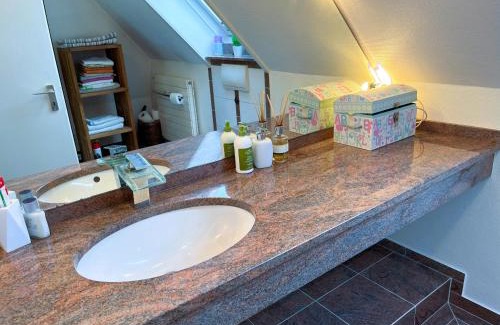 Boenningstedt House | Doppelzimmer, eigenes Bad, stadtnahe, ruhig, Airport nahe!