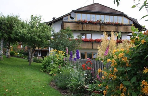 Ibach Apartment | Doppelzimmer Enzian mit Dusche und WC
