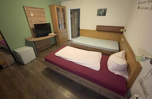 Ottenhausen Apartment | Doppelzimmer mit Balkon - Gästehaus Rössle 2