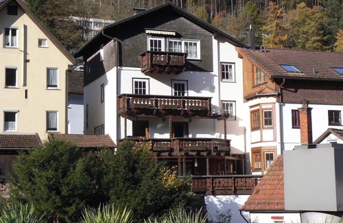 Bad Wildbad Apartment | Doppelzimmer mit WC und Dusche, Balkon