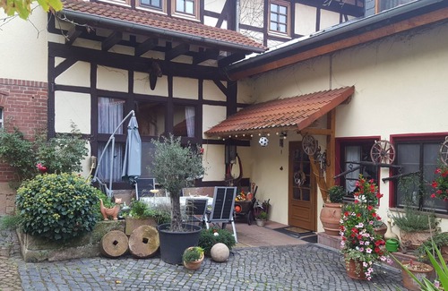 Oberaula Apartment | Doppelzimmer Nr. 2 mit Schlafsofa, Etagendusche und Etagen-wc