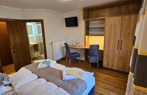 Seeboden Bed & Breakfast | Doppelzimmer Reißeck mit Indirektem Balkon - Gästehaus Bärwald