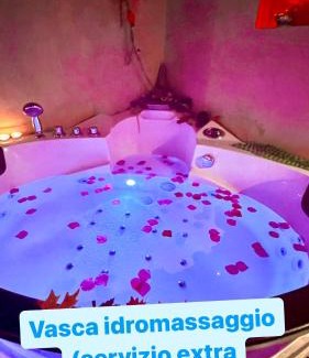 Alessandria Apartment | Dormi nella SPA privata con letto ad acqua, sauna, doccia emozionale e kneipp