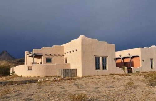 Alpine House | Dos Corazones: Exquisite Southwestern Adobe Home
