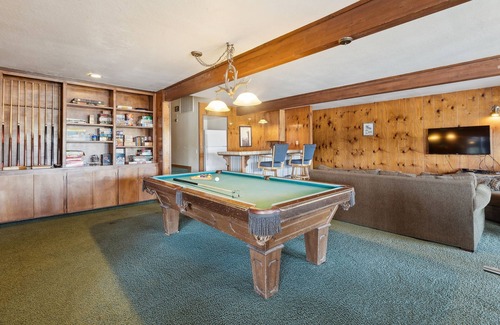 Groveland House | Dos Pinos - Spacious Lakefront Cabin w/Game Room by Yosemite Region Resorts