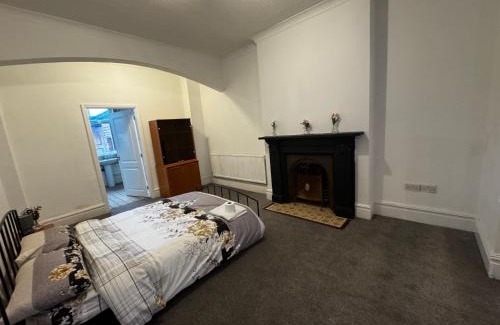 Salford House | Double-Bedroom in the Heart of Salford Manchester GCSW2 Perfect for Short Stays