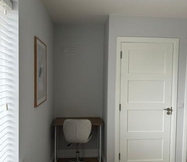 County Cork House | Double bedroom with private bathroom close to city center