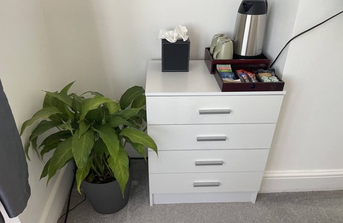 North Greenford House | Double Bedroom with TV in Sudbury Hill Wembley - 10 mins from Wembley Stadium